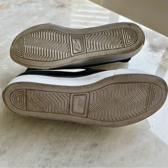 Ladies NIKE ankle high top suede sneakers Size 8 - Picture 5 of 11